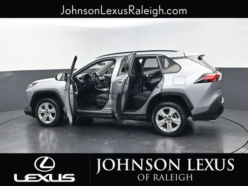Used 2019 Toyota RAV4 XLE w/ Convenience Package FWD image 36