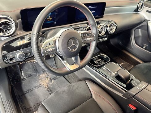 Used 2022 Mercedes-Benz CLA 250 image 9