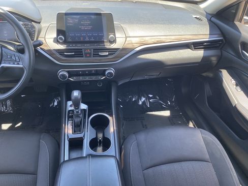 Used 2024 Nissan Altima 2.5 SV FWD image 15
