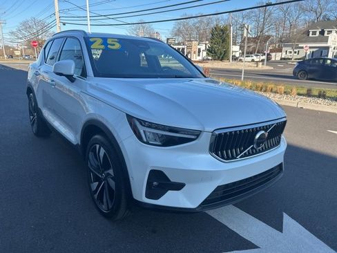 Certified 2025 Volvo XC40 B5 Plus image 6