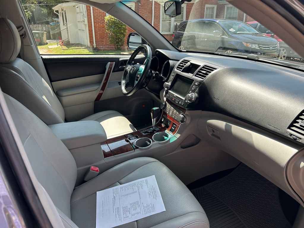 Used 2012 Toyota Highlander Limited w/ Tow Pkg AWD/4WD image 15
