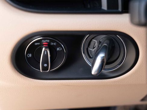 Used 2024 Porsche Macan w/ Premium Plus Package image 18