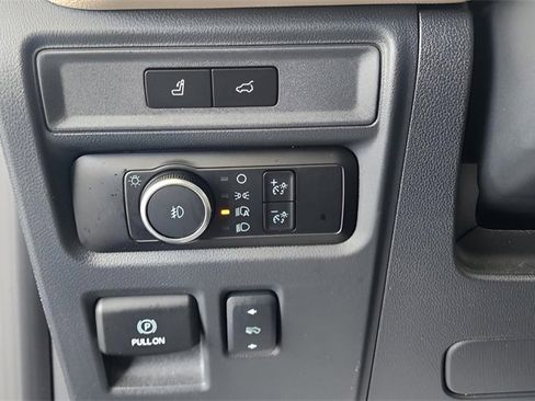 Used 2024 Ford Expedition Limited image 24