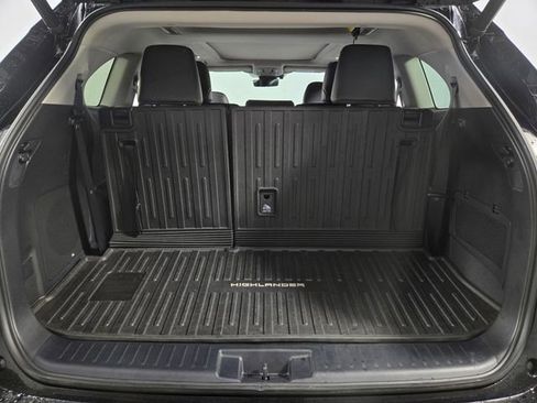 Used 2023 Toyota Highlander Platinum image 29