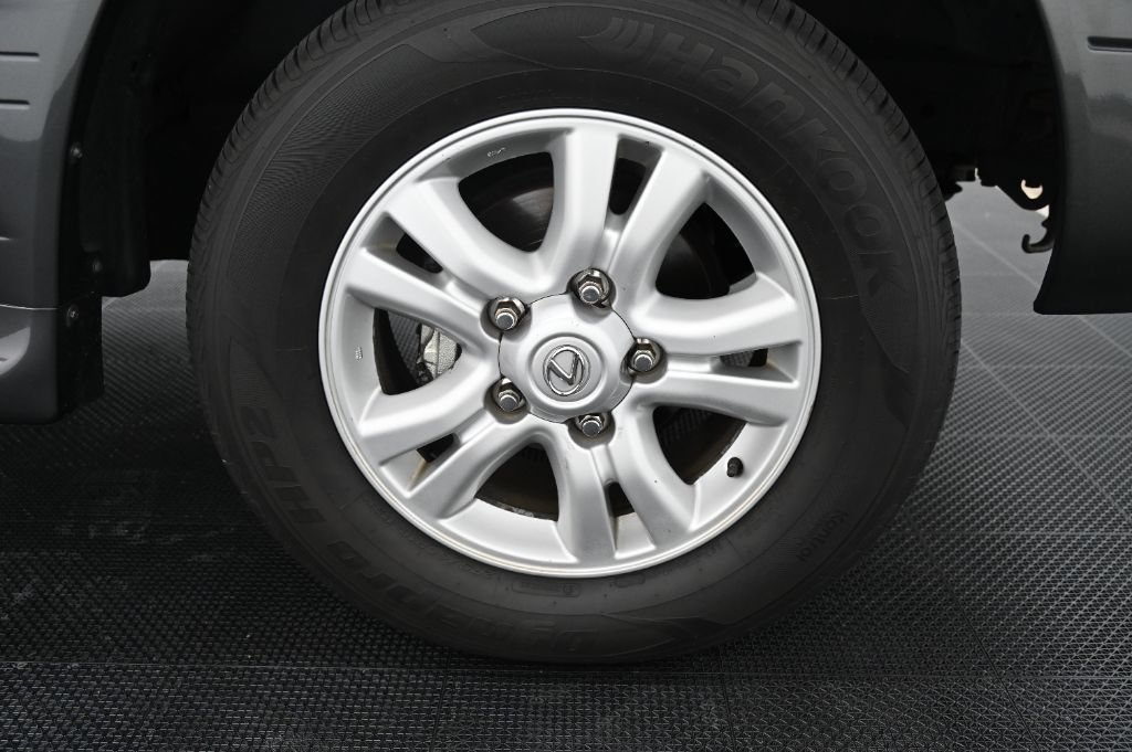 Used 2004 Lexus LX 470 4WD w/ Preferred Accessory Pkg image 53