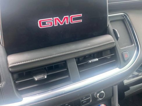 Used 2023 GMC Yukon SLT w/ SLT Luxury Package AWD/4WD image 10