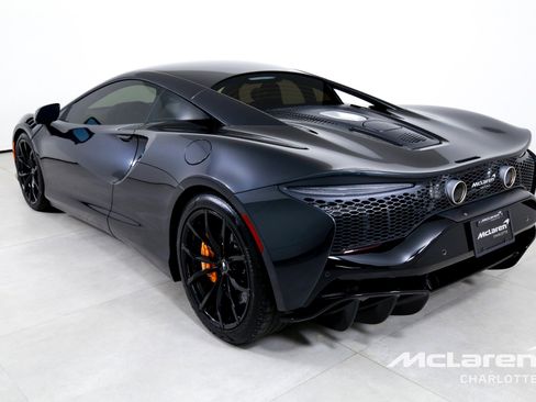 Used 2023 McLaren Artura image 7