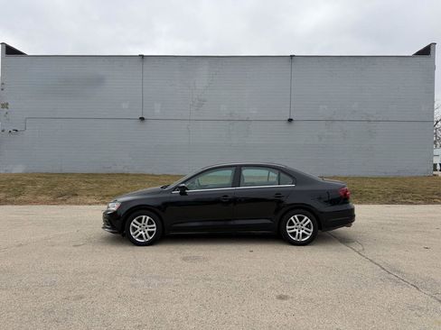 Used 2017 Volkswagen Jetta S image 4