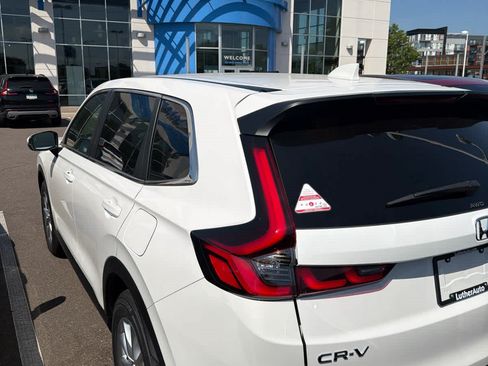 Used 2026 Honda CR-V EX image 8