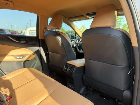 Used 2024 Lexus NX 250 FWD w/ Towing Package (2000 Lbs) image 17