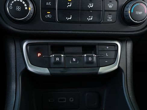 Used 2024 GMC Terrain SLE FWD image 19