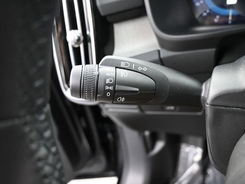 New 2025 Volvo XC40 B5 Core w/ Protection Package Premier image 15