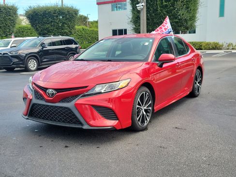 Used 2020 Toyota Camry SE FWD image 5