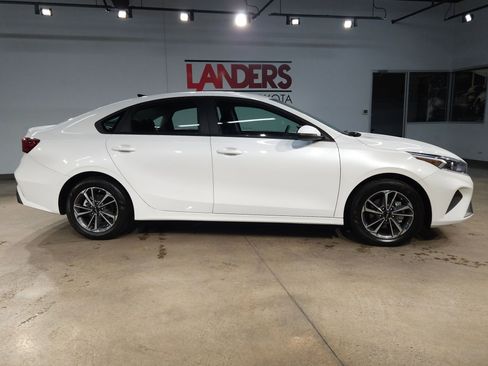 Used 2024 Kia Forte LXS w/ LXS Technology Package image 8