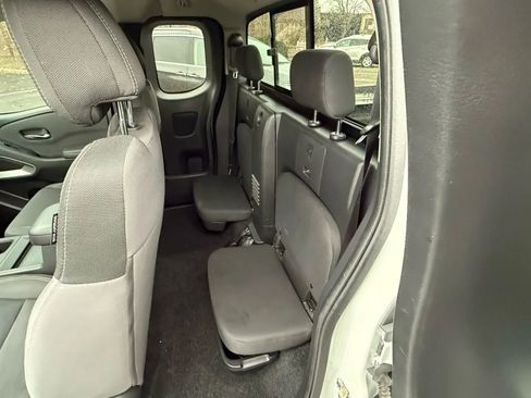 Used 2023 Nissan Frontier SV w/ SV Convenience Package image 27