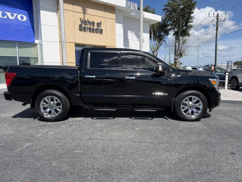 Used 2023 Nissan Titan SV w/ SV Convenience Package AWD/4WD image 2