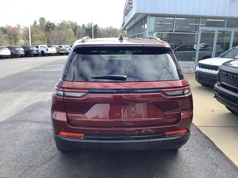 Certified 2024 Jeep Grand Cherokee Altitude AWD/4WD image 4
