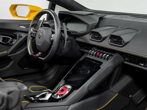 Used 2022 Lamborghini Huracan EVO RWD image 31