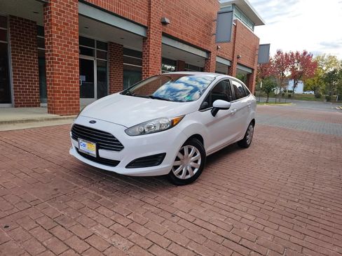 Used 2015 Ford Fiesta S FWD image 3