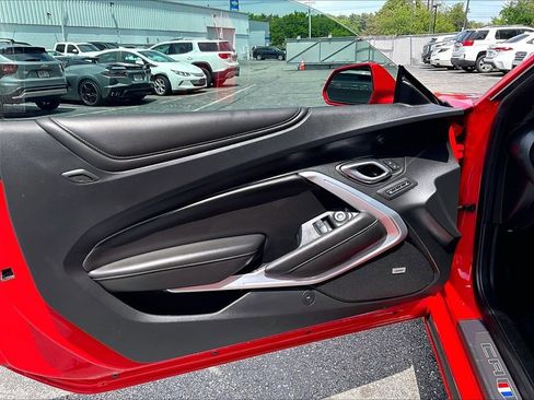 Used 2017 Chevrolet Camaro SS RWD image 9