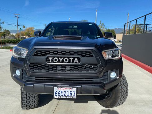 Used 2017 Toyota Tacoma TRD Sport w/ Premium & Technology Package image 16