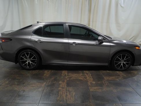 Used 2024 Toyota Camry SE FWD image 3