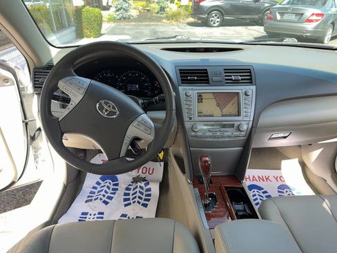 Used 2011 Toyota Camry XLE w/ SE/XLE Extra-Value Pkg FWD image 7