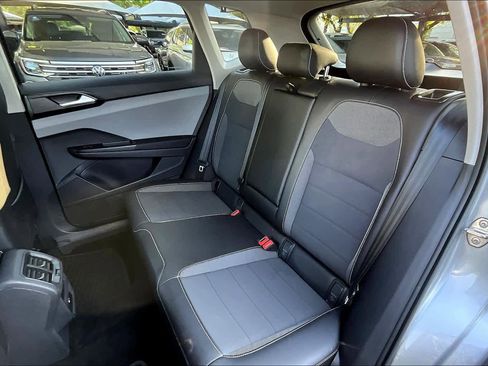 Certified 2023 Volkswagen Taos SE w/ Panoramic Sunroof Package image 20