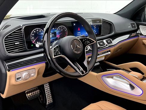 New 2026 Mercedes-Benz GLS 580 4MATIC image 6