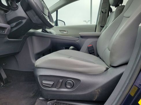 Used 2022 Toyota Sienna XLE image 19