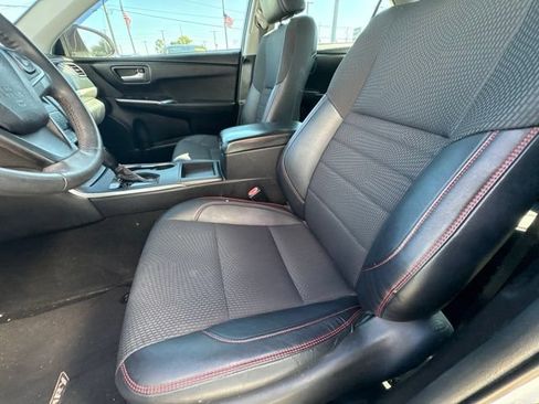 Used 2016 Toyota Camry SE FWD image 11