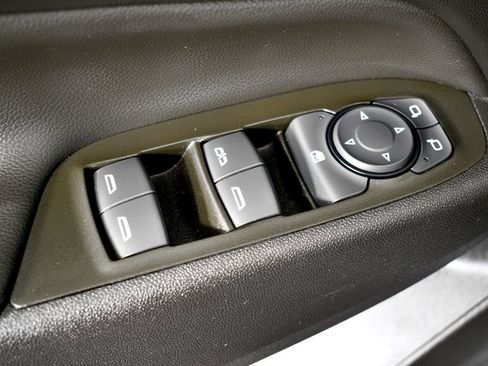 Used 2022 Chevrolet Equinox LT w/ Driver Convenience Package image 16