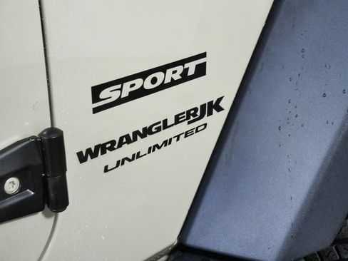 Used 2018 Jeep Wrangler Unlimited Sport S AWD/4WD image 9