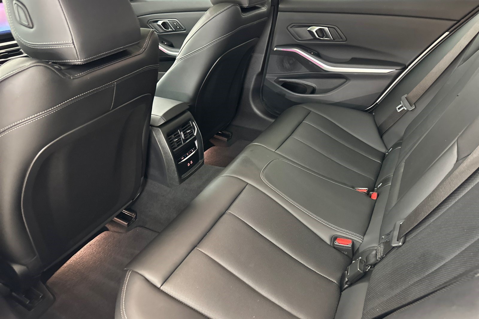 Certified 2024 BMW 330i Sedan w/ Premium Package RWD image 30