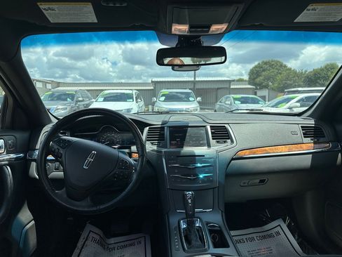 Used 2013 Lincoln MKS FWD image 9