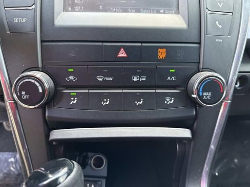 Used 2017 Toyota Camry SE image 31