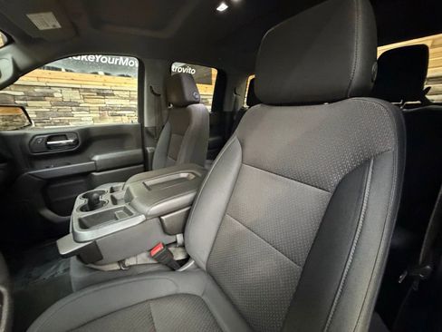 Used 2019 Chevrolet Silverado 1500 Custom w/ Custom Convenience Package AWD/4WD image 13