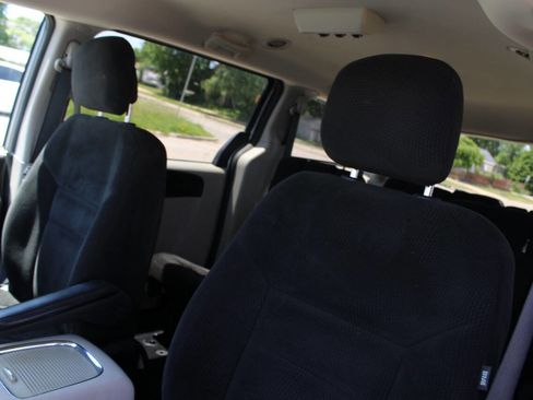 Used 2016 Dodge Grand Caravan SXT FWD image 20