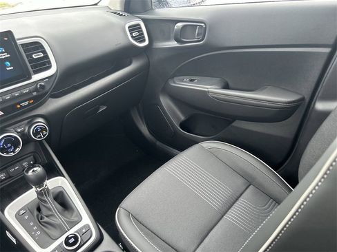 New 2025 Hyundai Venue Limited image 6
