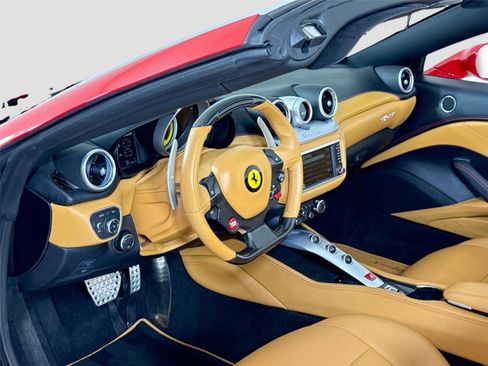 Used 2016 Ferrari California T image 15