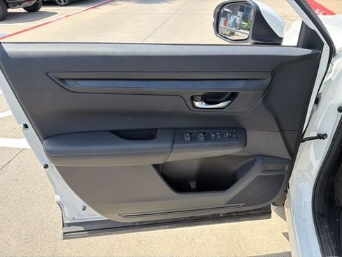 Used 2025 Honda CR-V LX image 10
