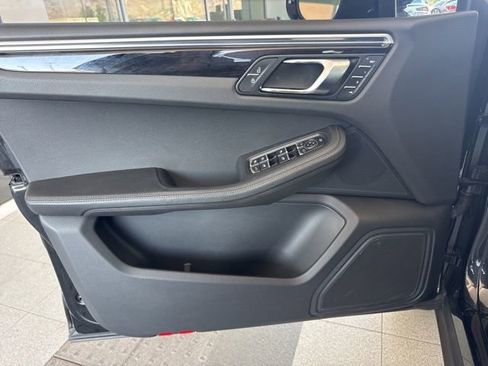 Used 2023 Porsche Macan image 19