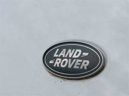Used 2023 Land Rover Defender 110 SE image 13