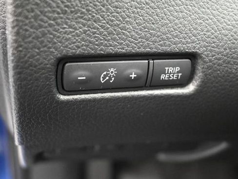 Used 2017 Nissan Rogue SV AWD/4WD image 21