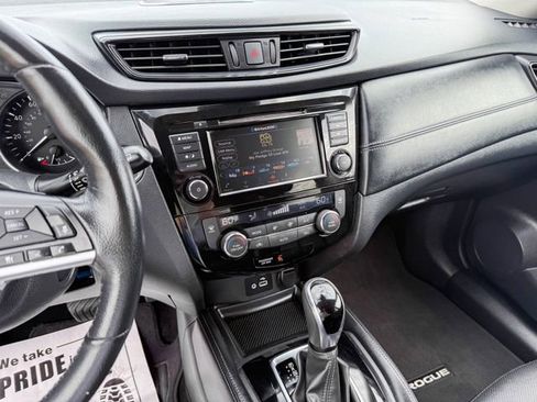 Used 2018 Nissan Rogue SL w/ Premium Package AWD/4WD image 18