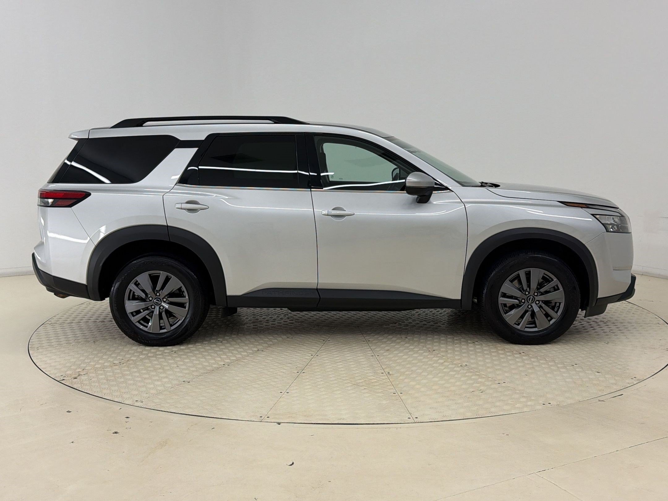 Used 2025 Nissan Pathfinder SV AWD/4WD image 8