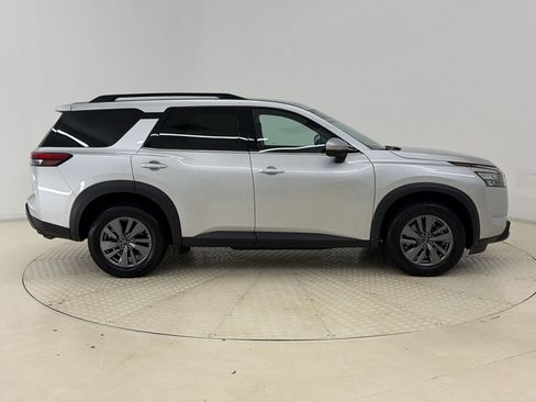 Used 2025 Nissan Pathfinder SV AWD/4WD image 8