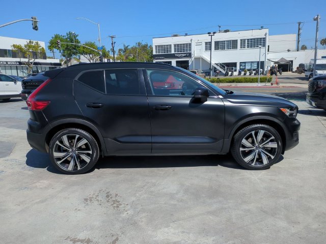 Used 2021 Volvo XC40 P8 Recharge w/ Advanced Package AWD/4WD image 2
