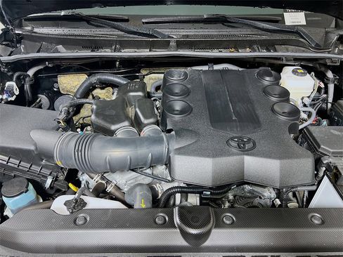 Certified 2024 Toyota 4Runner TRD Off-Road Premium image 27