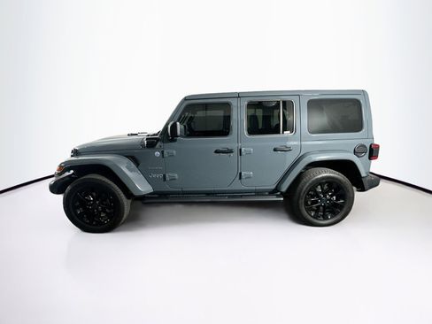 Used 2024 Jeep Wrangler Unlimited Sahara w/ Technology Group AWD/4WD image 4